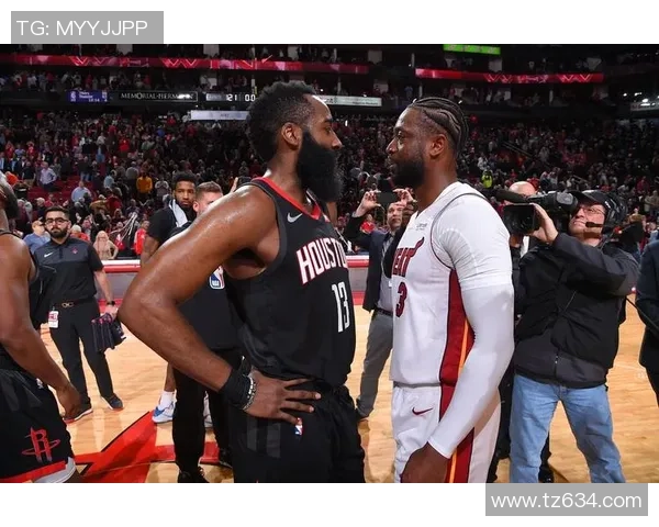 足球明星与NBA球员同框合影展现体育魅力与友谊的精彩瞬间